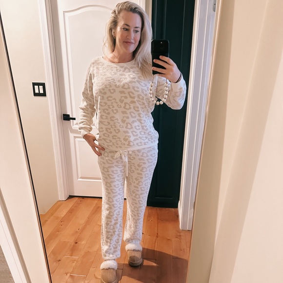 ☁️✨ BAREFOOT DREAMS ✨☁️ dream bundle. Pants + Sweater (Sm) NWT - Picture 11 of 15